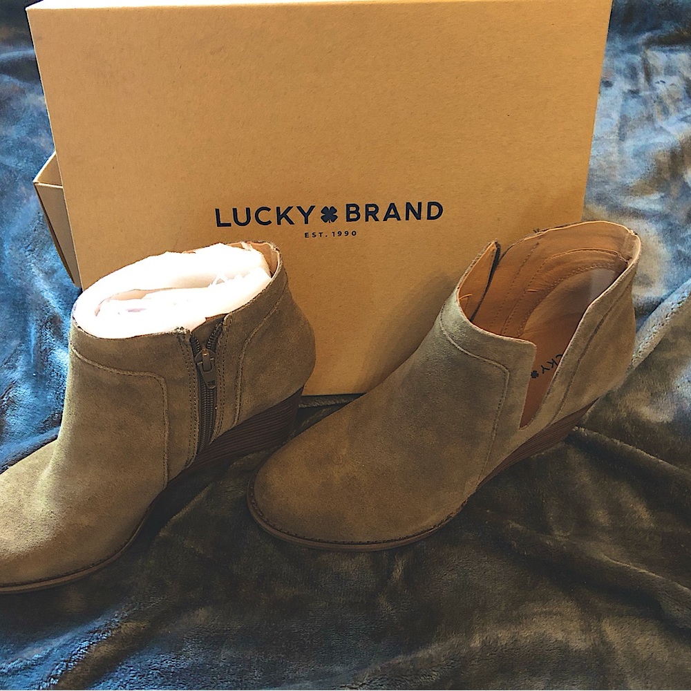 Lucky Brand Ayanna Wedge Booties in Olive